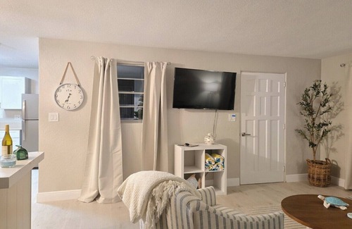 Edgewater House | Cozy 2-bedroom house in enjoyable New Smyrna/Edgewater with AC, WiFi