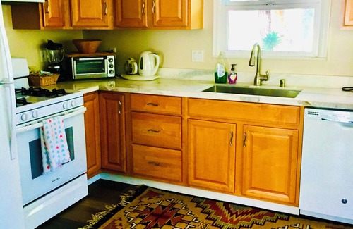 West End House | Cozy 2-bedroom house in charming San Rafael with AC, WiFi