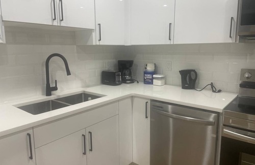 Northeast Edmonton House | Cozy 2 bedroom n’ 1 full bath suite in Iconic family neighborhood