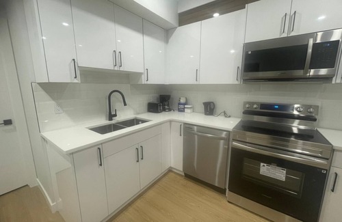 Northeast Edmonton House | Cozy 2 bedroom n’ 1 full bath suite in Iconic family neighborhood