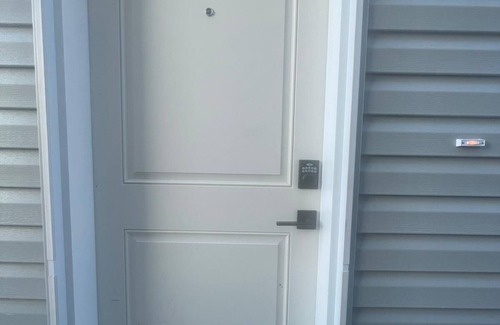 Northeast Edmonton House | Cozy 2 bedroom n’ 1 full bath suite in Iconic family neighborhood