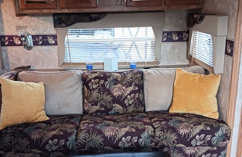 Nashport House | Cozy 2-bedroom RV in tranquil at buckeye lake with AC, WiFi