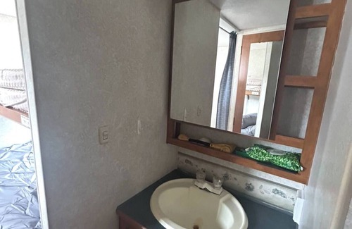 Euclid House | Cozy 2-bedroom RV with WiFi, AC in peaceful Euclid