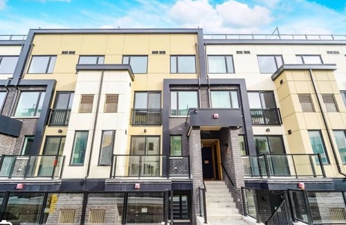 Victoria Village House | Cozy 2 Bedroom townhome in Toronto!