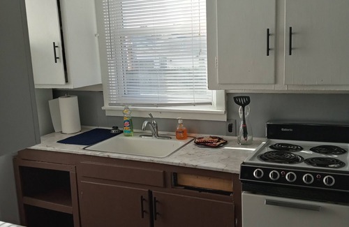 Cedar Rapids - Iowa City House | Cozy 2 Bedrooms Home- convenient location.