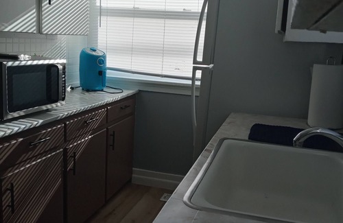 Cedar Rapids - Iowa City House | Cozy 2 Bedrooms Home- convenient location.