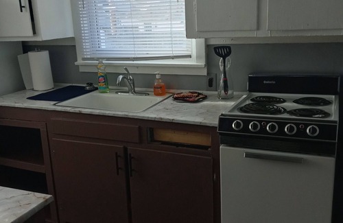 Cedar Rapids - Iowa City House | Cozy 2 Bedrooms Home- convenient location.