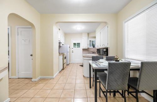 Fraserview Villa | Cozy 2-Bedrooms House in Vancouver