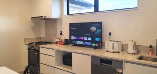 Hamilton House | Cozy 2- Bedrooms Unit In Hamilton