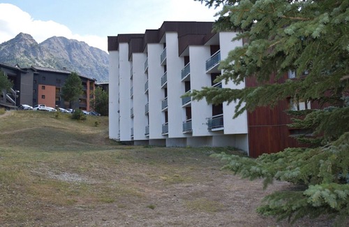 Montgenevre Apartment | Cozy 2-room apartment at the foot of the slopes with parking and ski locker