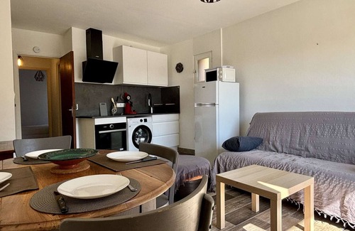 Collioure Apartment | Cozy 2-Room Apartment Near Beach and Town Center, Parking, Pet-Friendly, Sleeps 4