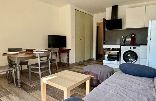 Collioure Apartment | Cozy 2-Room Apartment Near Beach and Town Center, Parking, Pet-Friendly, Sleeps 4