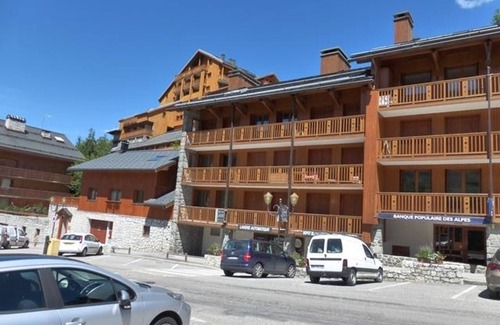 Meribel Centre Apartment | Cozy 2-Room Apartment with Mezzanine for 6 in Central Méribel, Near Shops, West-Facing Balcony