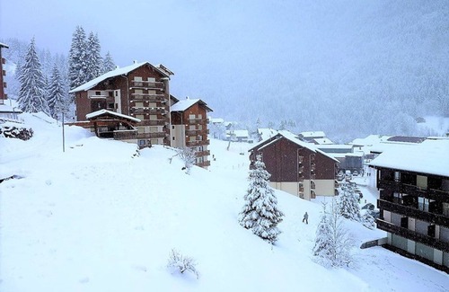 Saint-Jean-dʼAulps Apartment | Cozy 2-Room Apartment at Ski Slopes with Balcony, Sleeps 6