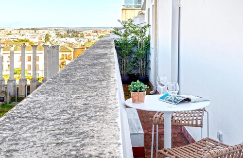 Distrito Centro Apartment | Cozy 2BD apartment near teatro romano. Claudio Marcelo