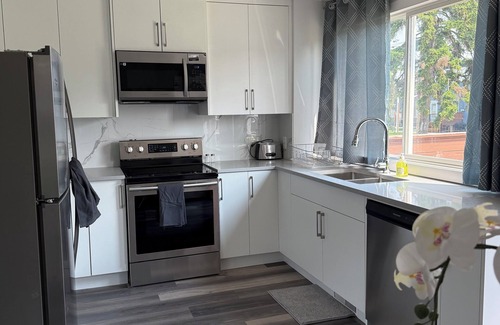 Calgary House | Cozy 2BR/1BA Townhome Near Downtown – Comfort & Convenience Await!