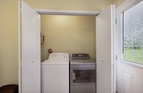 Calhoun House | Cozy 2BR Apt with Amenities for Working Guests