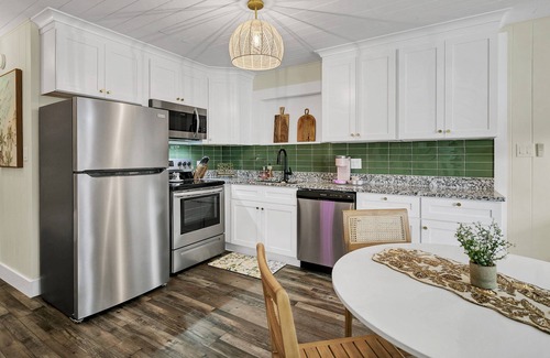 Safety Harbor Apartment | Cozy 2BR Bungalow Near Pier & Downtown