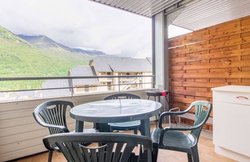 Luz-Saint-Sauveur Apartment | Cozy 2BR Cabin with Pool, Balcony, and WiFi in Luz-Saint-Sauveur