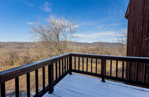 Vernon Apartment | Cozy 2BR condo w/valley views