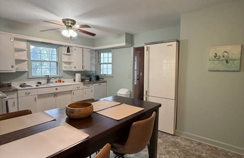 Vilas Cabin | Cozy 2BR Mountain Cabin w/River Views & Patio