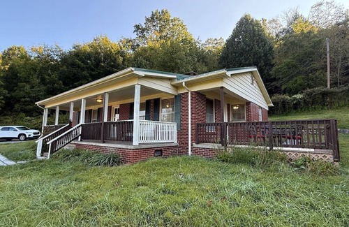 Vilas Cabin | Cozy 2BR Mountain Cabin w/River Views & Patio