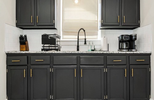 South Kansas City House | Cozy 2BR Near Hospitals, UMKC, Brookside, & Plaza