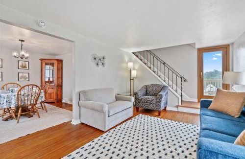 Brookline House | Cozy 2BR Retreat with Deck, AC, Garage - Pet Friendly
