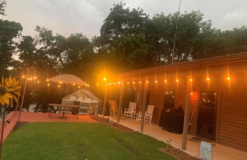 Chico House | Cozy 2BR waterfront lake escape.