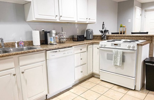 Franklin Apartment | Cozy 2BR with private parking