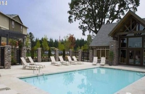 Beaverton Condo | Cozy 2Brm Modern Condo near MAXRail Intel Nvidia Nike, WiFi. 30-day min stay.
