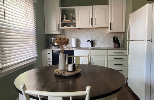 Georgetown House | Cozy 3 BD/1B Fenced yard/Deck close to Hospital/Toyota/Horse Park Pet friendlyn