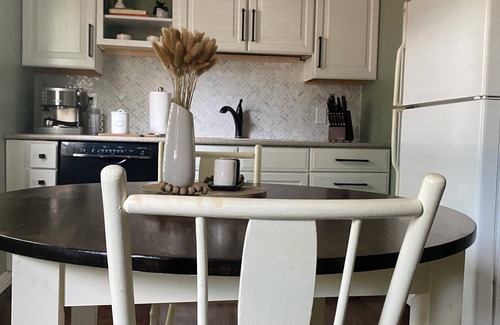 Georgetown House | Cozy 3 BD/1B Fenced yard/Deck close to Hospital/Toyota/Horse Park Pet friendlyn