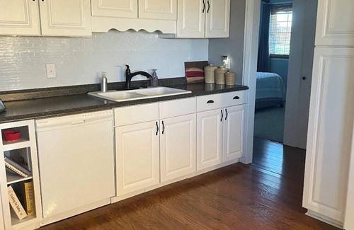 Hannibal House | Cozy 3 bed, 2 bath home close to historic downtown Hannibal