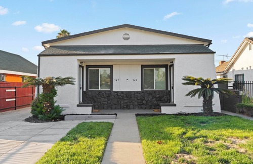 Lynwood House | Cozy 3 bed 2 bathroom duplex near SOFI
