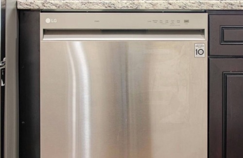 Oxford House | Cozy, 3 Bed & 3.5 Bath - Walk to Uptown & Miami U!