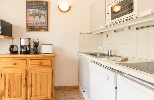 La Salle-les-Alpes Apartment | Cozy 3-Bedroom Apartment for 6 with Pool, Parking, Near Ski Lifts in La Salle Les Alpes