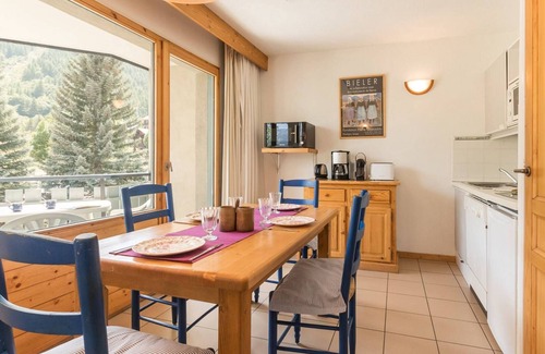 La Salle-les-Alpes Apartment | Cozy 3-Bedroom Apartment for 6 with Pool, Parking, Near Ski Lifts in La Salle Les Alpes