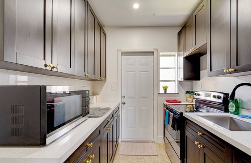 Miami Shores Apartment | Cozy 3-Bedroom apartment in Miami with AC