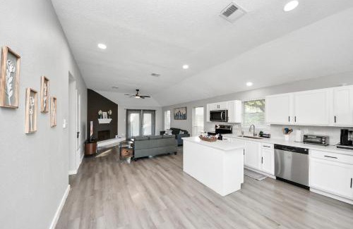Pecan Grove House | Cozy 3-bedroom bungalow in Richmond, TX