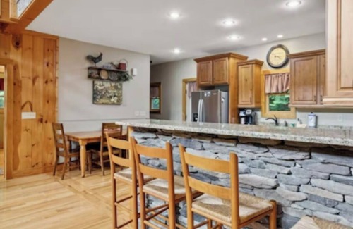 Apple Ridge Cabin | Cozy 3-bedroom cabin with AC, WiFi near Blowing Rock