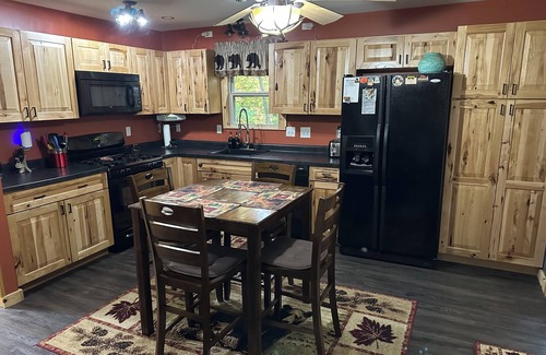 Rose City House | Cozy 3 bedroom getaway!