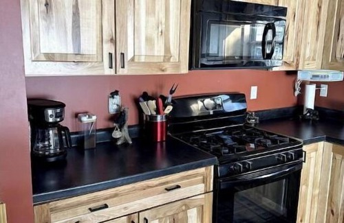 Rose City House | Cozy 3 bedroom getaway!