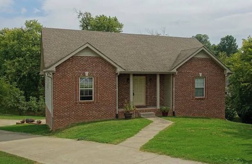 Clarksville House | Cozy 3-bedroom house located near downtown Clarksville