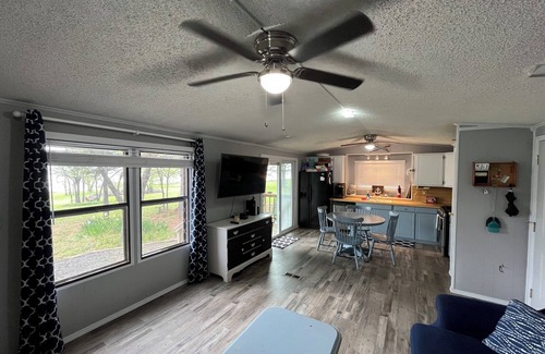 Hoyt House | Cozy 3-bedroom house in Porum, OK with stunning sunset view of Lake Eufaula