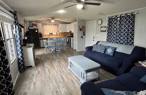 Hoyt House | Cozy 3-bedroom house in Porum, OK with stunning sunset view of Lake Eufaula