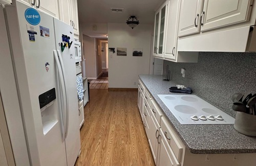 La Riviera House | Cozy 3-bedroom house with office near the American River