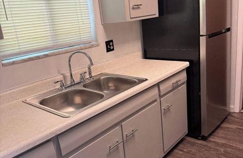 Plainfield House | Cozy 3-Bedroom Ranch style house with Huge Backyard & Fire pit