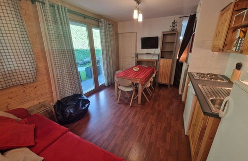 Valfrejus Apartment | Cozy 3-Room Apt, Sleeps 6 - Near Ski Lift & Shops, Ground Floor