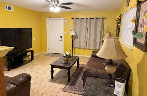 Brownsville House | Cozy 3BR-2BA Home – Quiet Neighborhood, Perfect for Work or Relaxationn